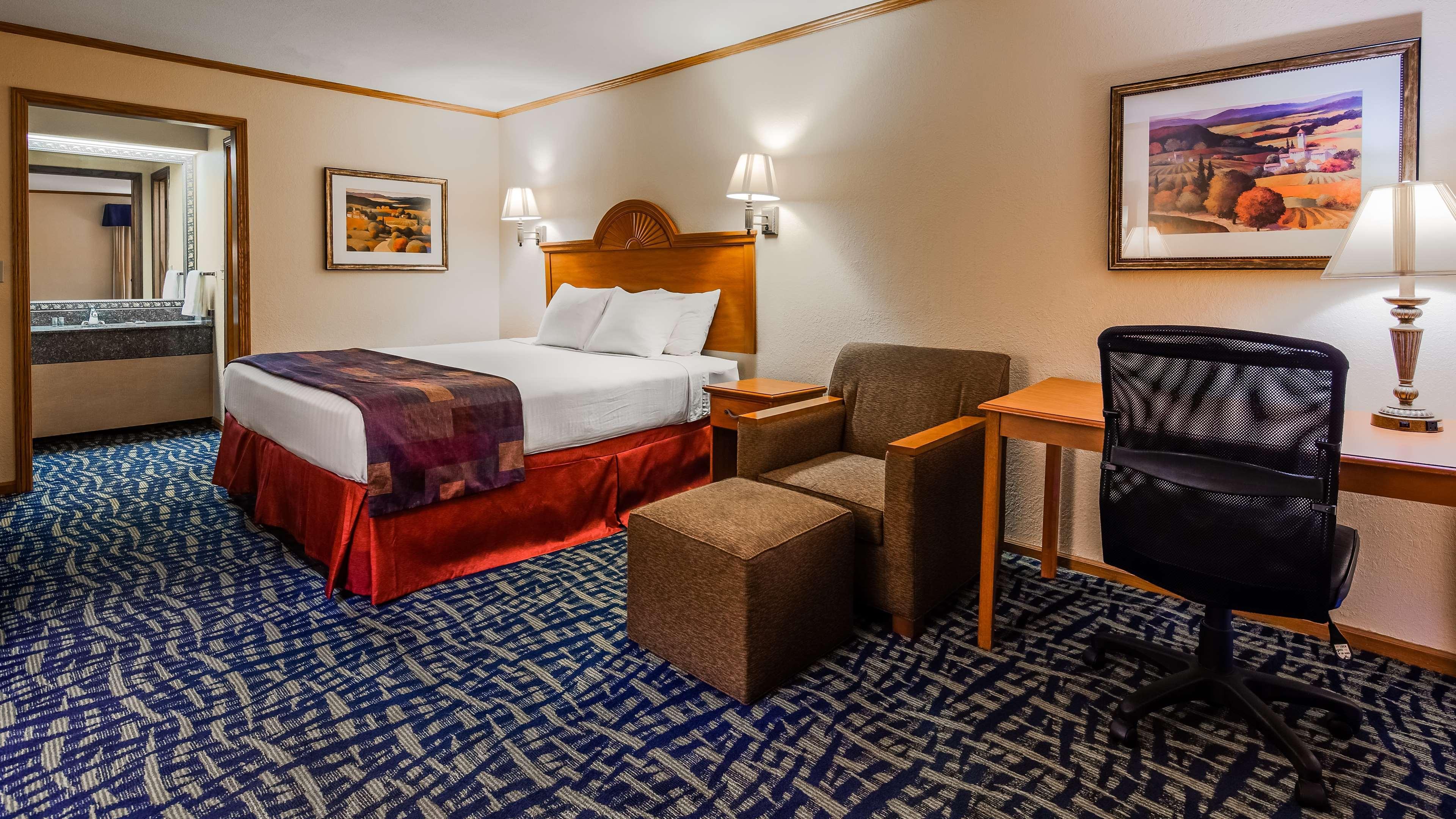 Surestay By Best Western Kansas City Country Inn North Екстер'єр фото